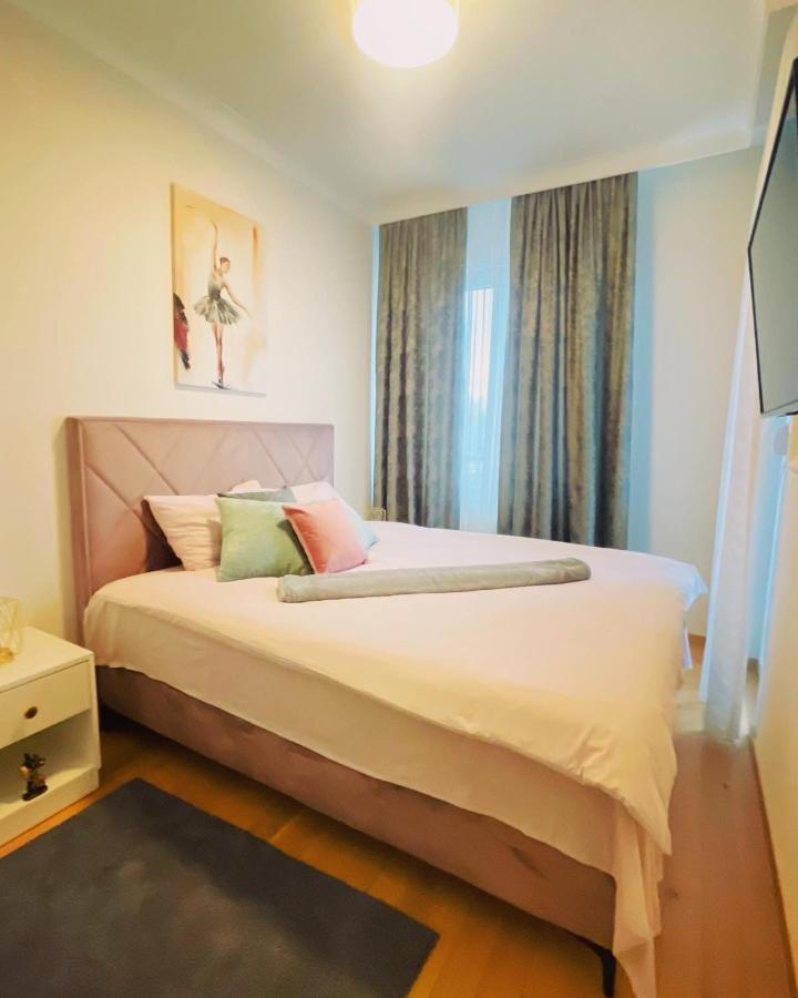 Stan Na Dan "Apartman Purple" Apartment Banja Luka Exterior photo